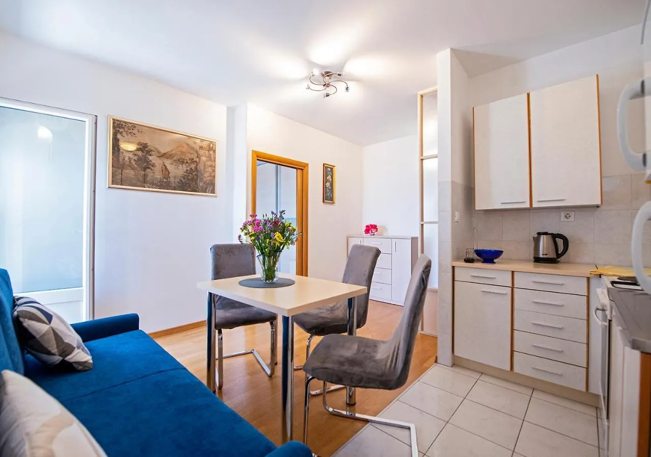 Danna'S Apartment Split