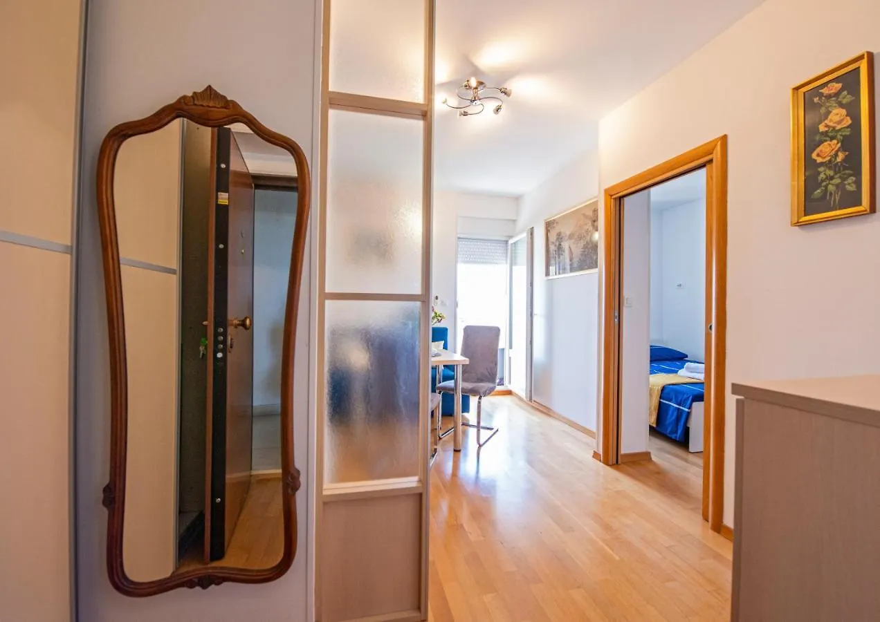 Danna'S Apartment Split