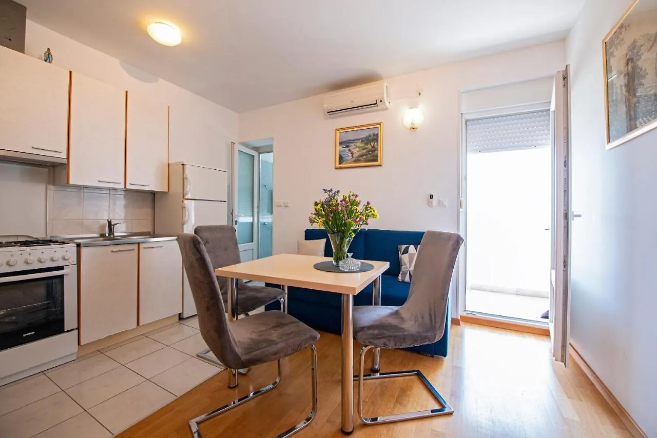 Danna'S Apartment Split